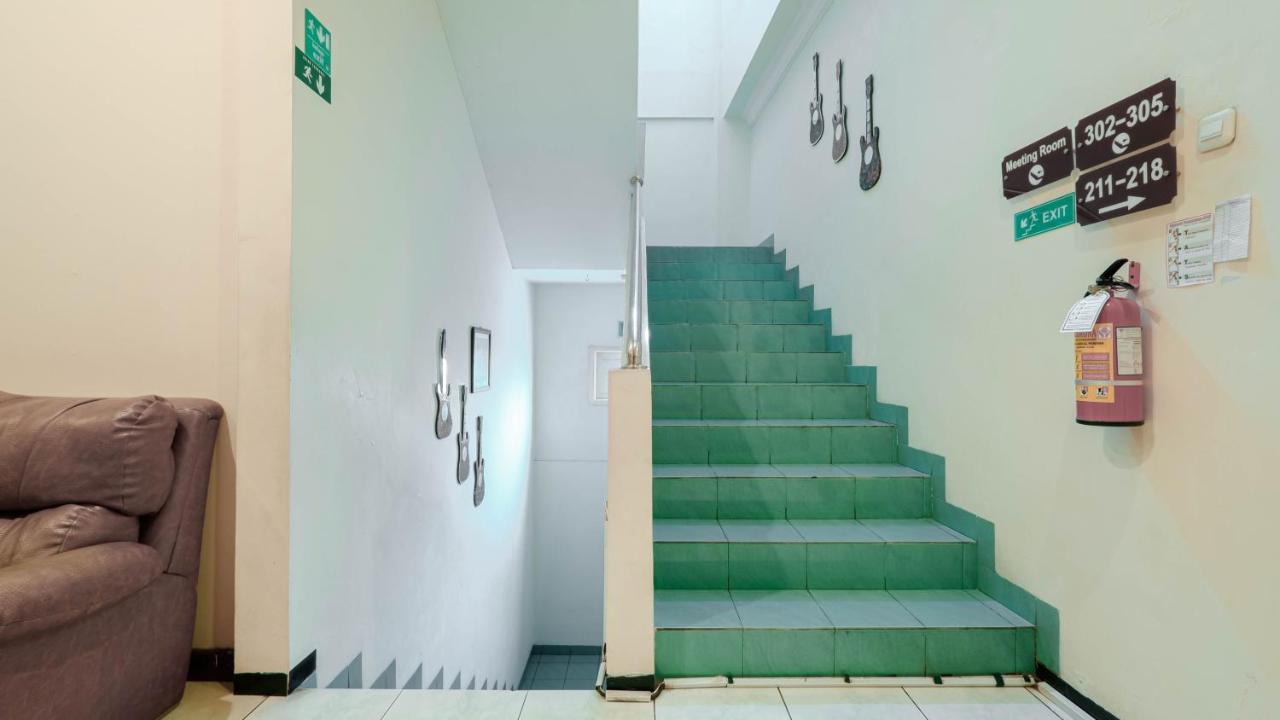 Cabin Hotel Sutomo Γιογκιακάρτα Εξωτερικό φωτογραφία