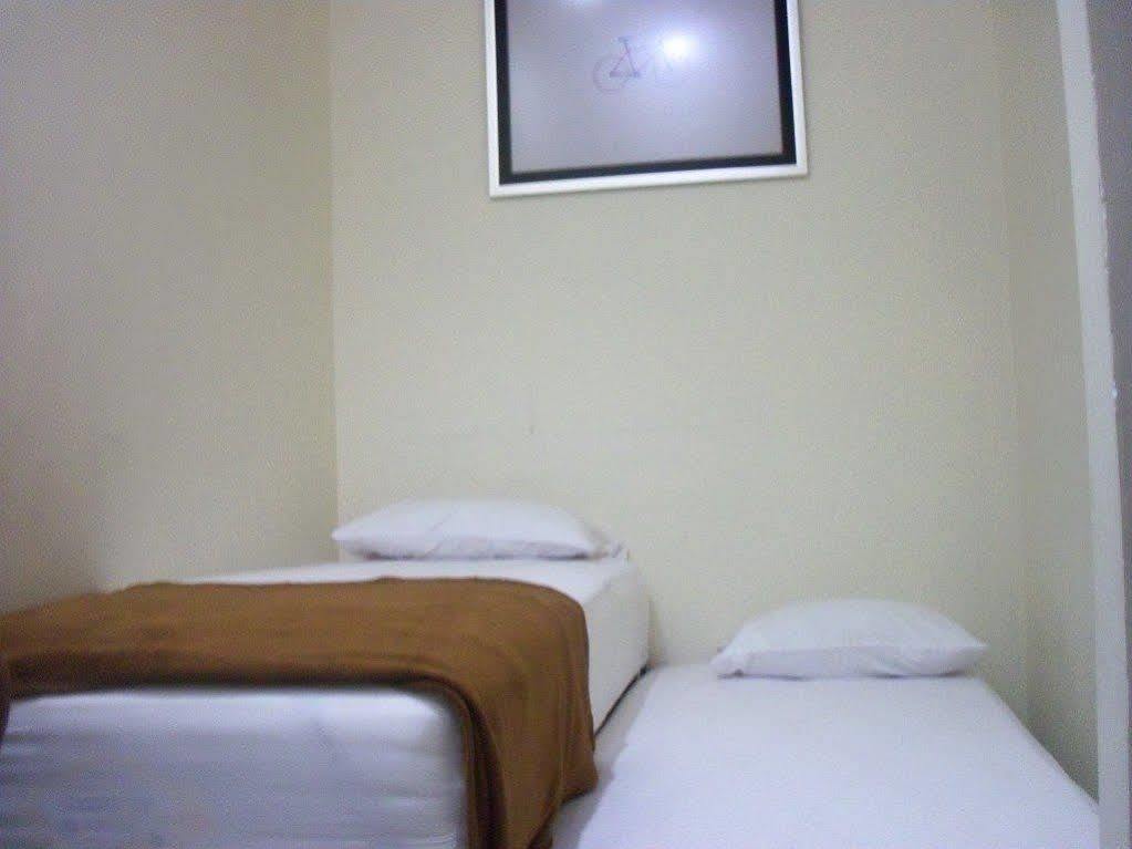 Cabin Hotel Sutomo Γιογκιακάρτα Εξωτερικό φωτογραφία