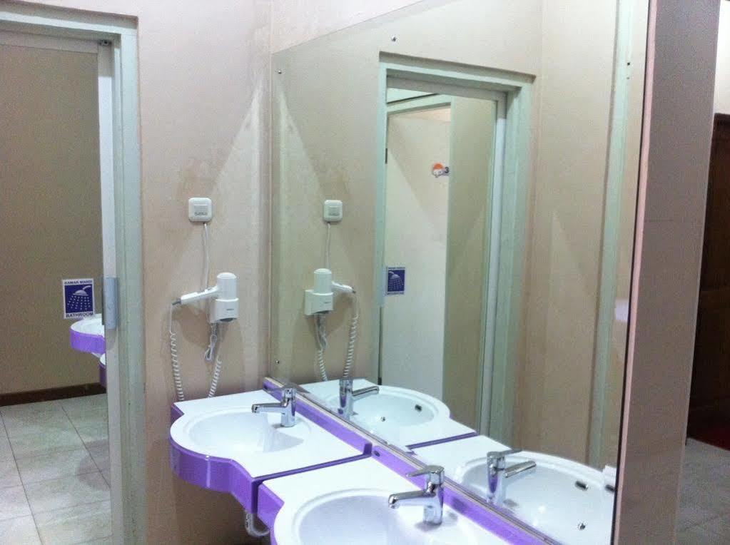Cabin Hotel Sutomo Γιογκιακάρτα Εξωτερικό φωτογραφία
