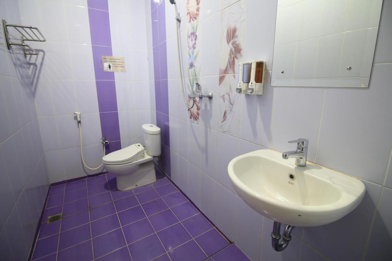 Cabin Hotel Sutomo Γιογκιακάρτα Εξωτερικό φωτογραφία